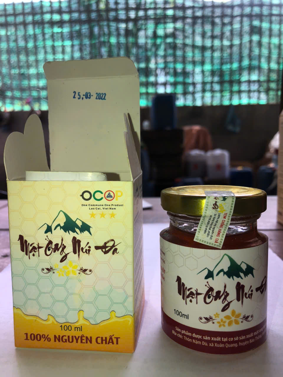 Mật ong núi đá Cao Chiến