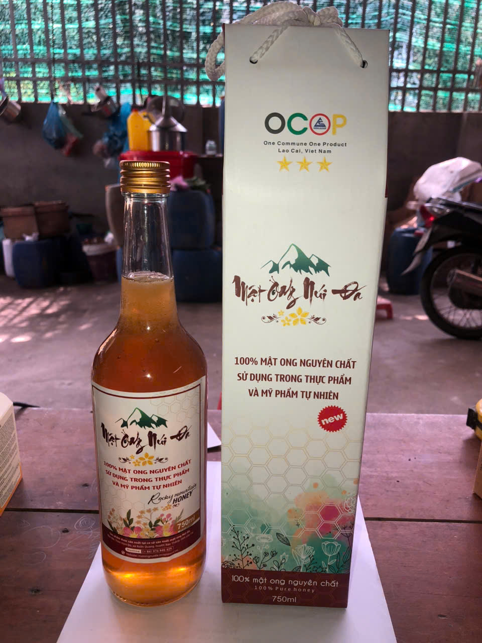 Mật ong núi đá Cao Chiến