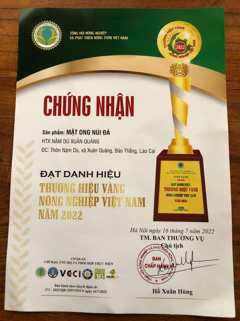 Mật ong núi đá Cao Chiến