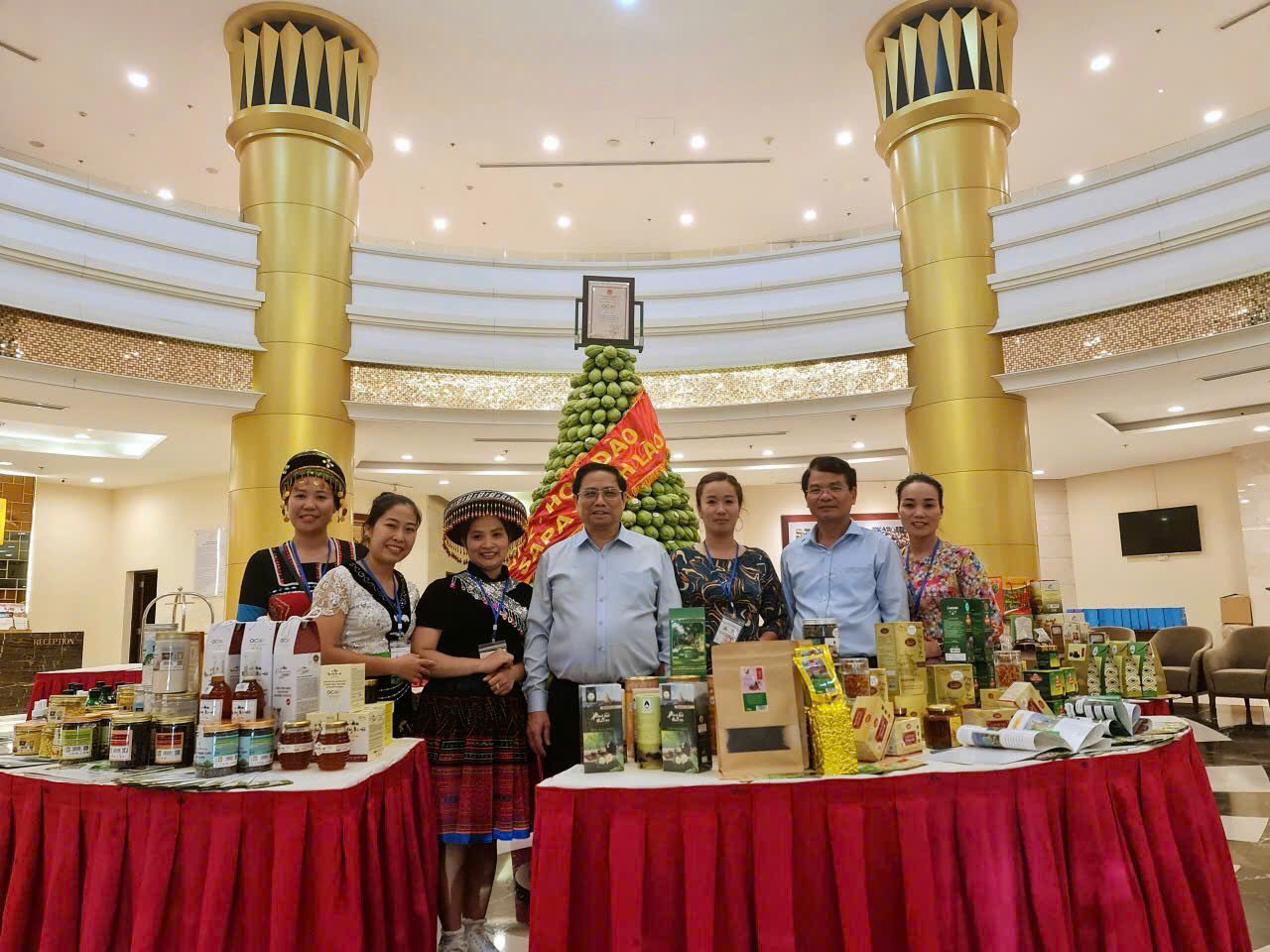 Mật ong núi đá Cao Chiến